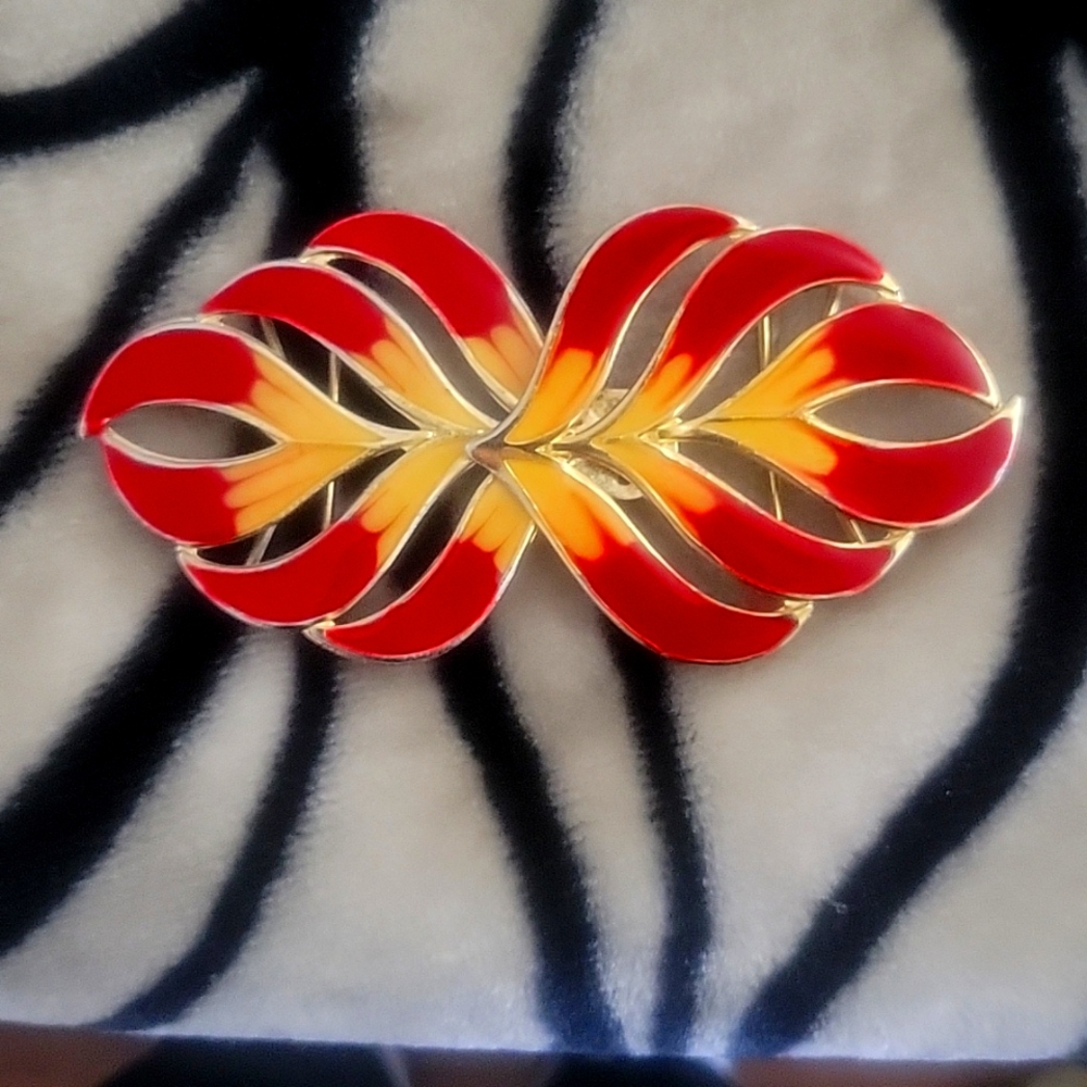 Vintage red elastic belt buckle, red and beige enamel leaf vintage 👌